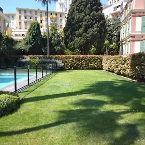 https://inter-superb-studio-piscine-5-min-gare.fr-provencehotel.com