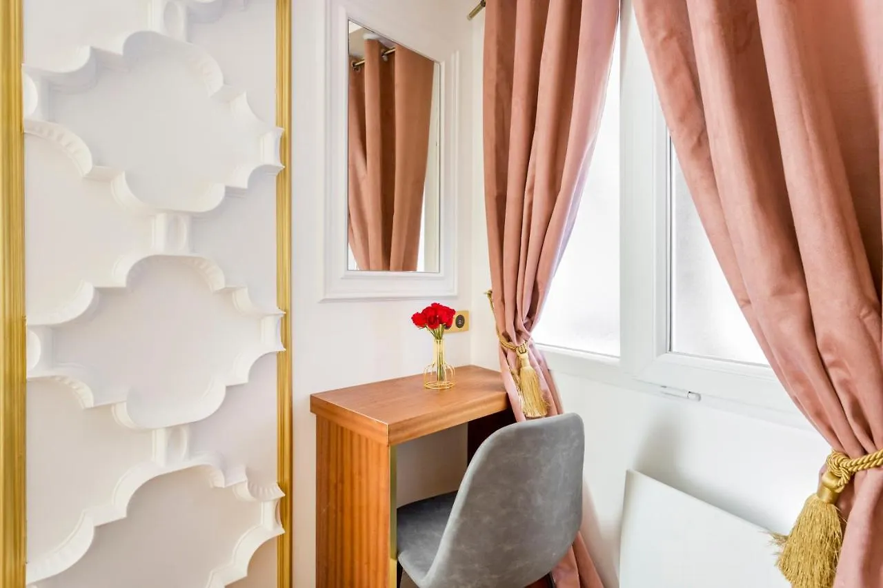 Luxury 4 bedrooms 3 bathrooms apartment - Louvre Paris France