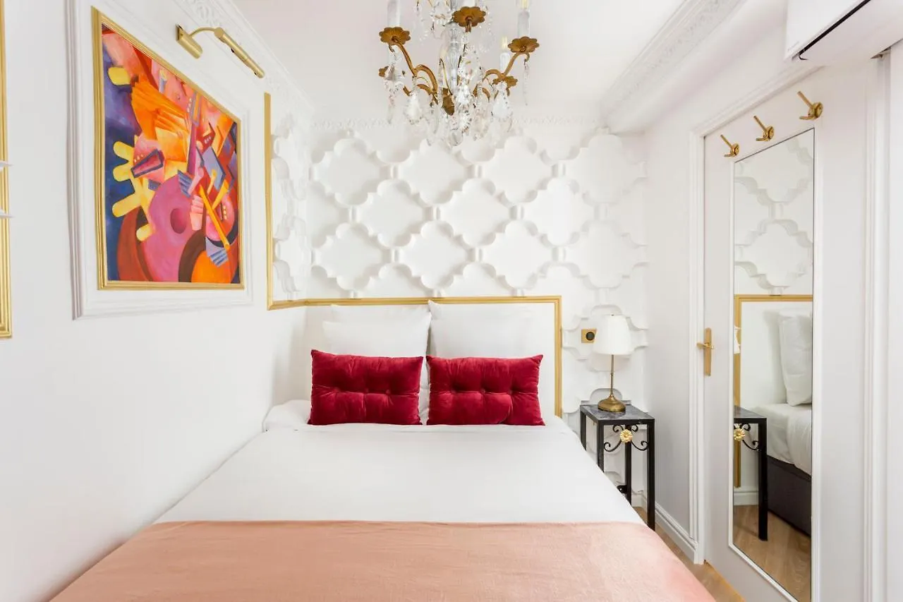 Luxury 4 bedrooms 3 bathrooms apartment - Louvre Paris
