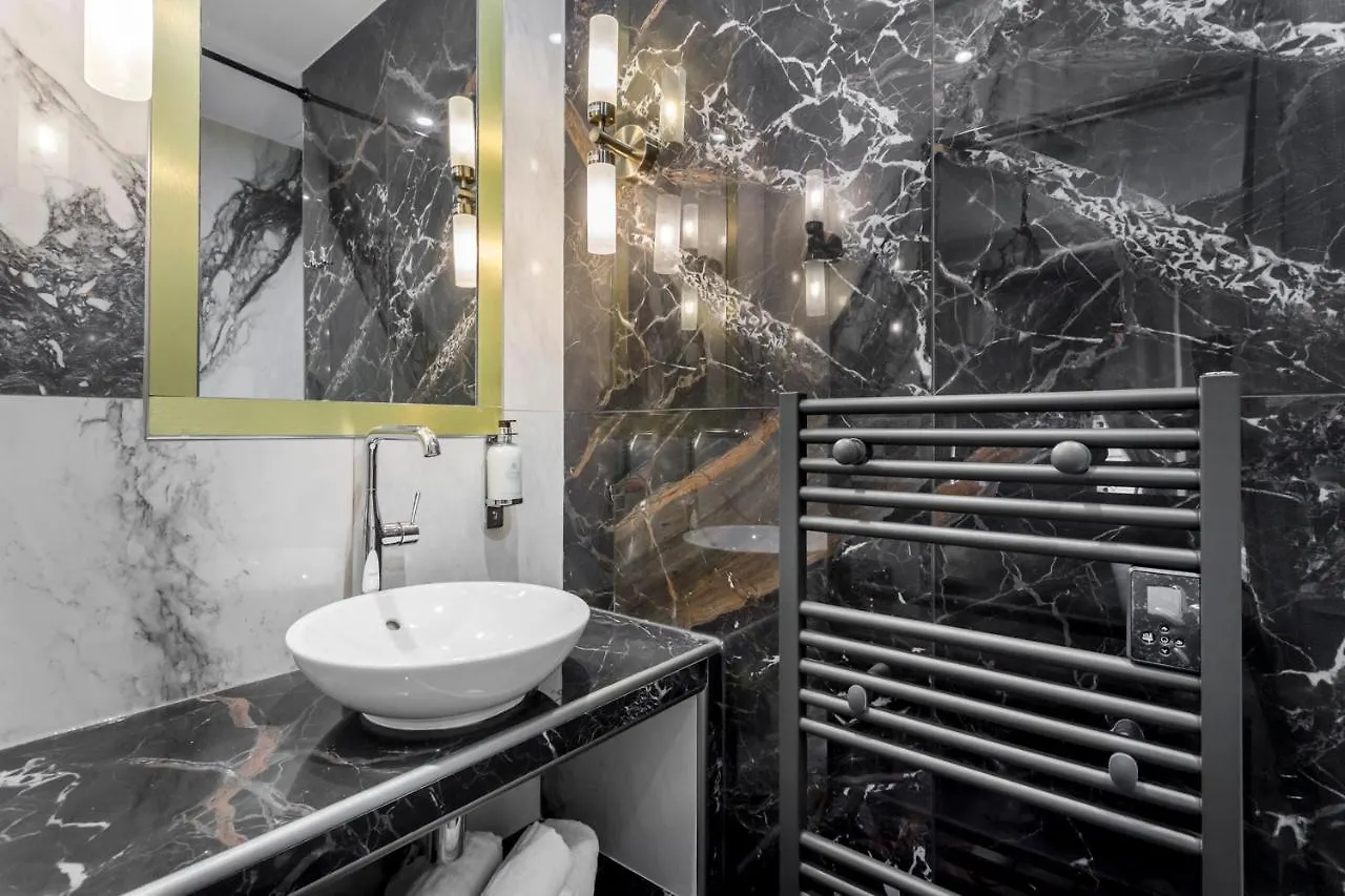 Luxury 4 bedrooms 3 bathrooms apartment - Louvre Paris