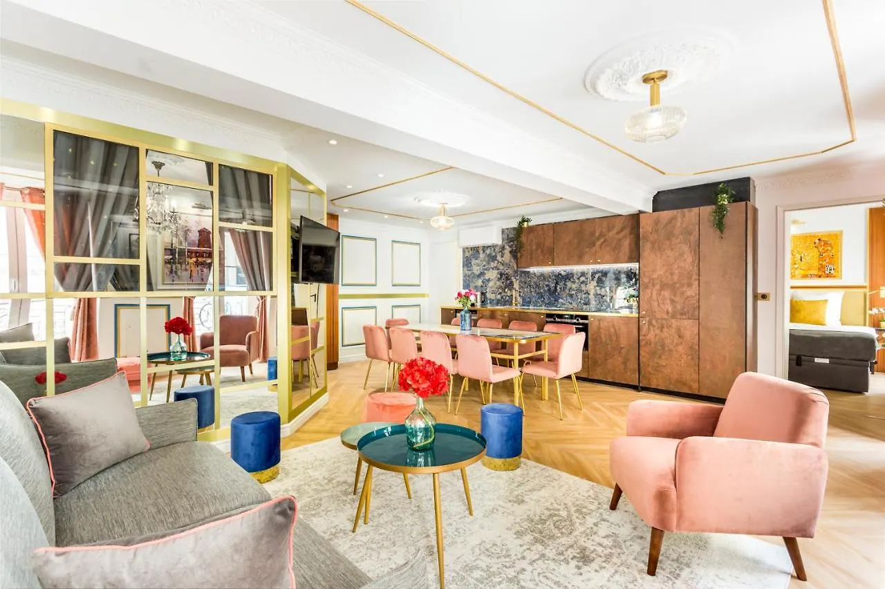 Luxury 4 bedrooms 3 bathrooms apartment - Louvre Paris France
