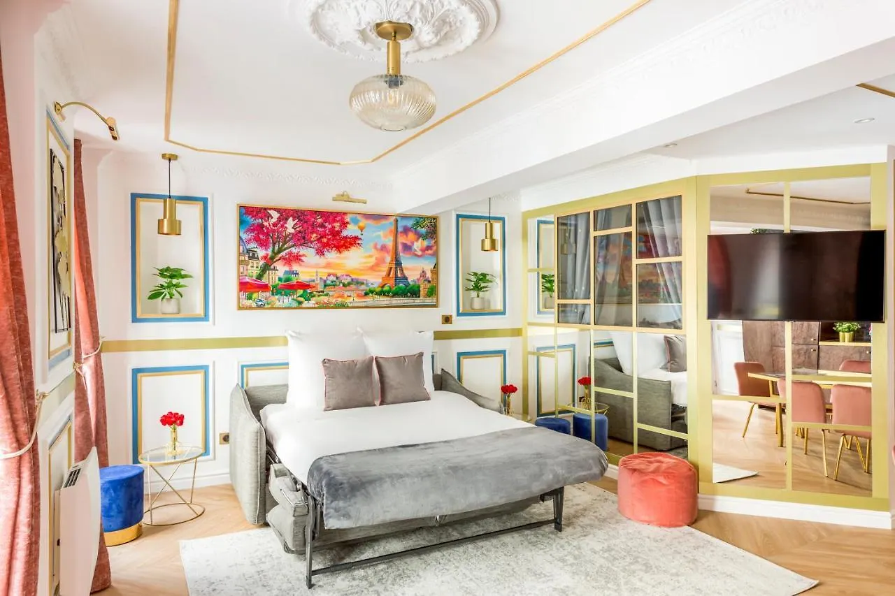 Luxury 4 bedrooms 3 bathrooms apartment - Louvre Paris 0*,  France