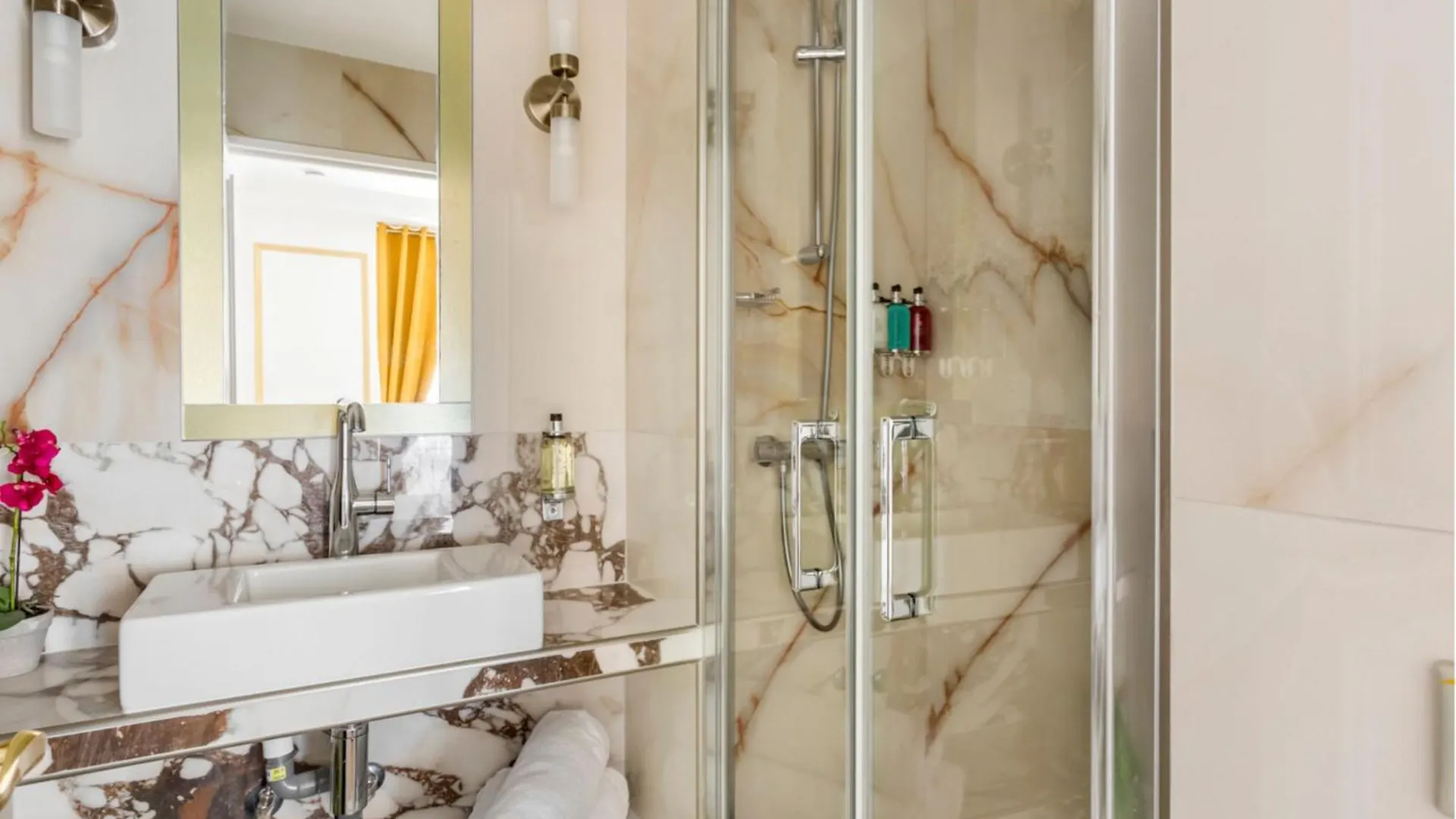 Luxury 4 bedrooms 3 bathrooms apartment - Louvre Paris