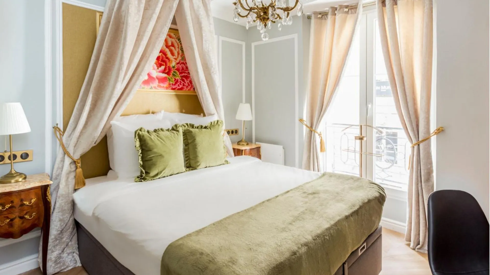 Luxury 4 bedrooms 3 bathrooms apartment - Louvre Paris France